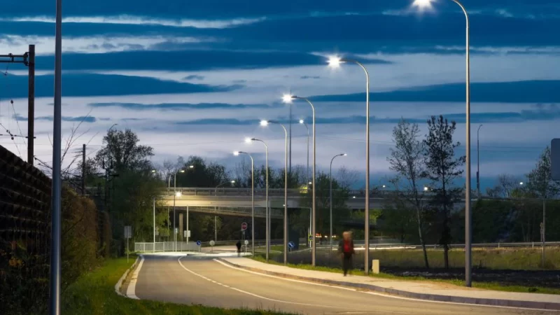 Streetlights Revolutionized: The Technology You Should Be Aware of